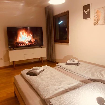 Felix Living 4, Modern & Cozy 2 Zimmer Wohnung, Balkon, Parkplatz Salzweg Exterior photo